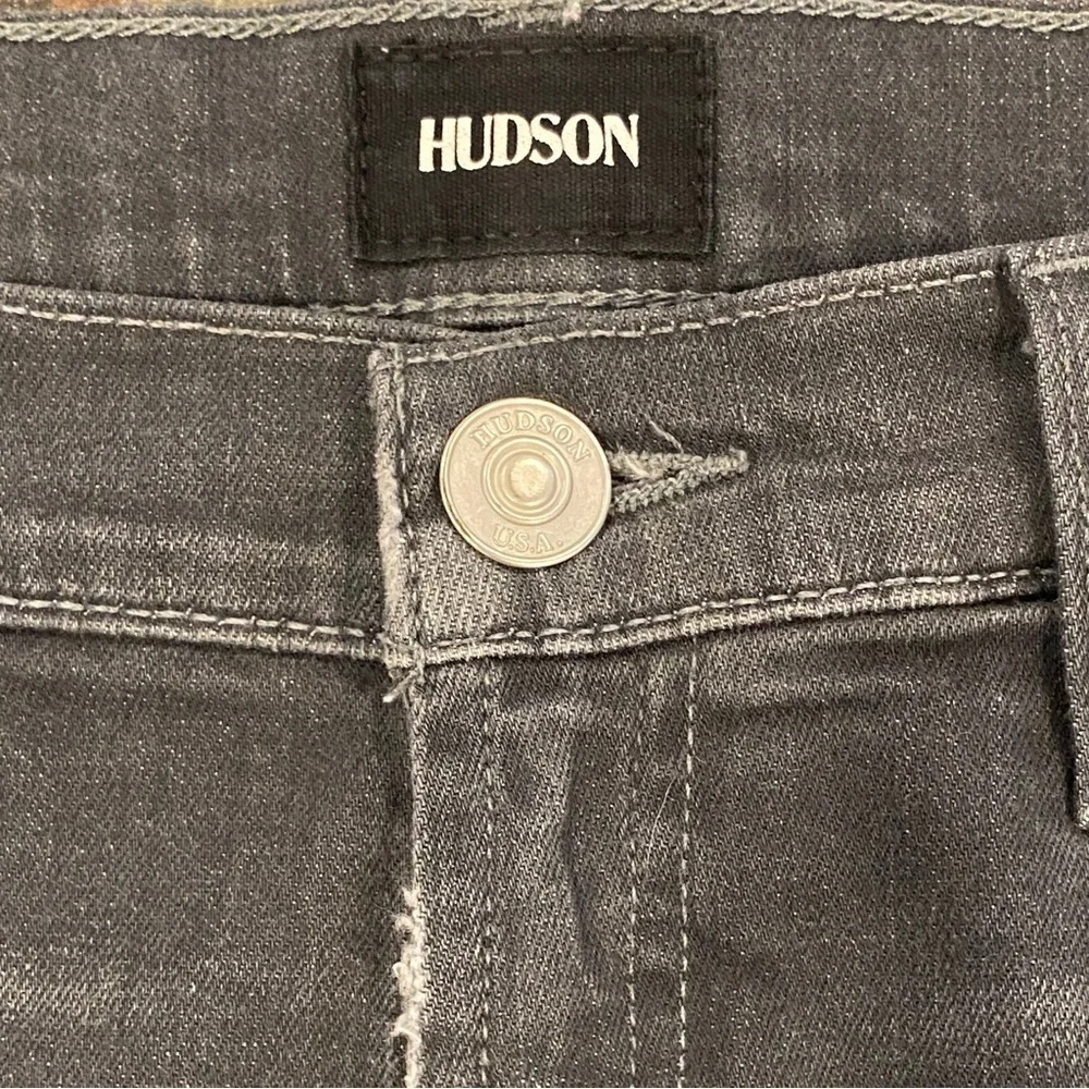 Hudson Sz 00 (26) Kenzie Denim Shorts Women’s Mid Rise Gray Stretch Cutoffs